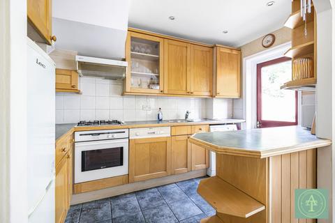 38 The Vale, London, N14 6HP
