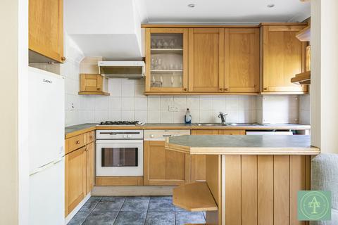 38 The Vale, London, N14 6HP