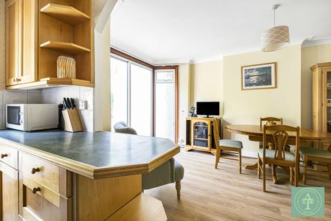 38 The Vale, London, N14 6HP