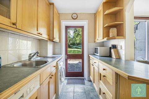 38 The Vale, London, N14 6HP