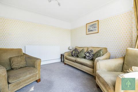 38 The Vale, London, N14 6HP