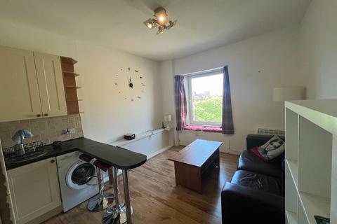 1 bedroom flat to rent, Albert Street, Leith, Edinburgh, EH7