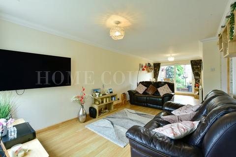 3 bedroom terraced house for sale, Powis Court, Potters Bar, EN6