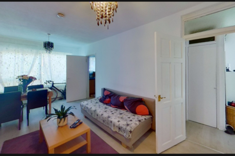 2 bedroom flat to rent, 50 Fenton
