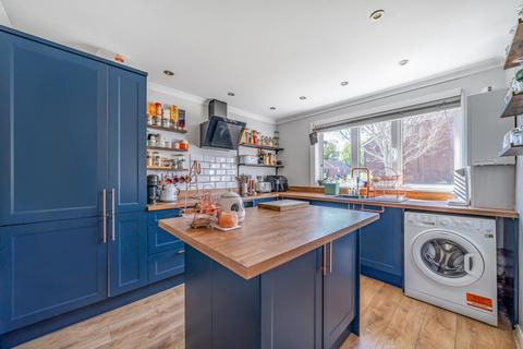 25 Baird Drive, Wood Street Village, Guildford, GU3 3EE