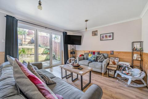 25 Baird Drive, Wood Street Village, Guildford, GU3 3EE