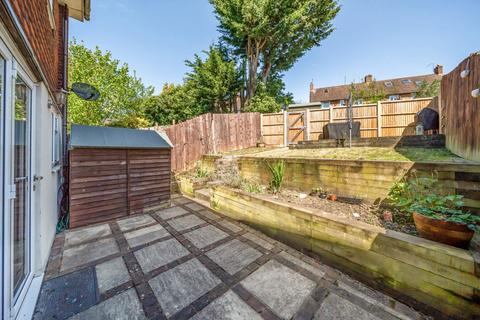 25 Baird Drive, Wood Street Village, Guildford, GU3 3EE