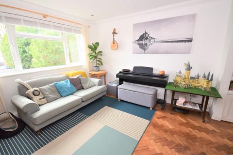 3 bedroom semi-detached house to rent, Donnington Road Brighton BN2