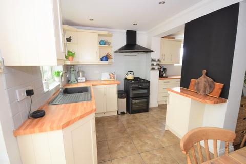 3 bedroom semi-detached house to rent, Donnington Road Brighton BN2