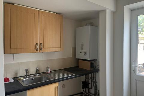 1 bedroom flat to rent, Basement Flat St Johns
