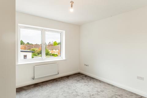 2 bedroom flat to rent, The Mead, Hitchin