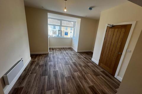 2 bedroom flat to rent, Murray Street, Llanelli SA15