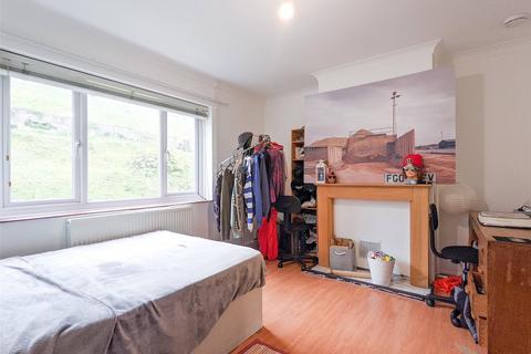 4 bedroom semi-detached house to rent, Auckland Drive, East Sussex BN2