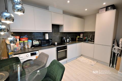 2 bedroom flat to rent, Ewell Road, Surbiton, Surrey. KT6