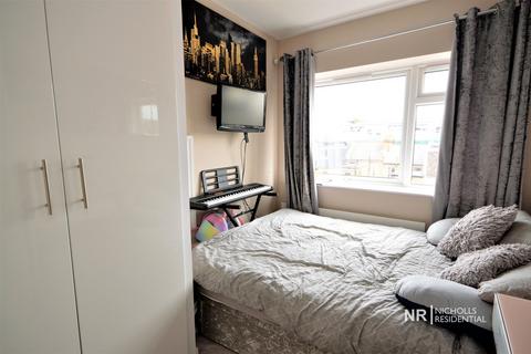2 bedroom flat to rent, Ewell Road, Surbiton, Surrey. KT6