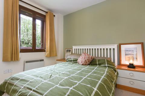 8/4 Sheriff Park, Edinburgh, EH6 6DY