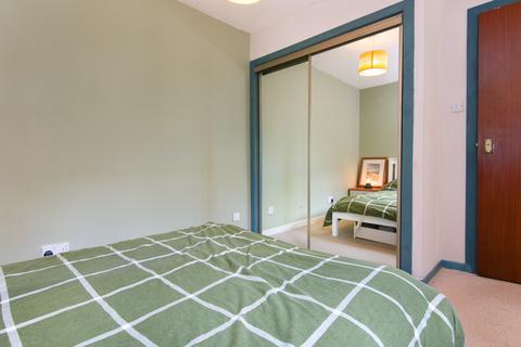 8/4 Sheriff Park, Edinburgh, EH6 6DY
