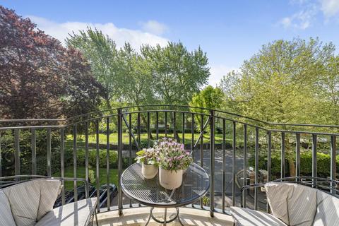 41 Ridgeway Gardens, London, N6 5XR