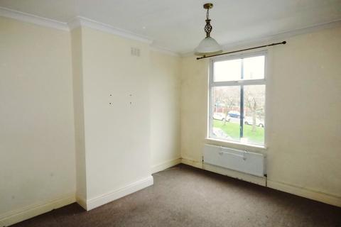 2 bedroom terraced house for sale, Henley Crescent, Leeds LS13