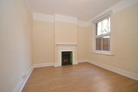 4 bedroom flat to rent, Babington Road, Streatham, London, SW16