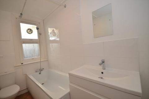 4 bedroom flat to rent, Babington Road, Streatham, London, SW16