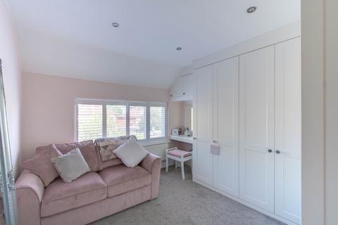 10 Chadwick Avenue, Rednal, Birmingham, B45 8EE