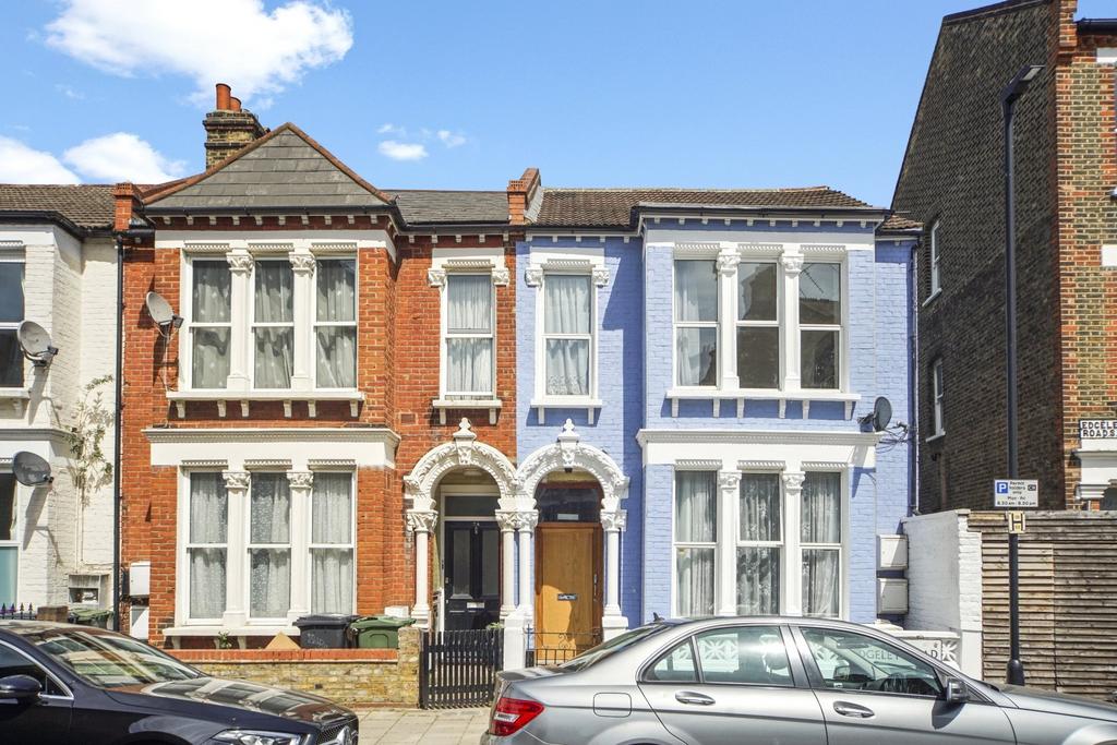 Edgeley Road, Clapham, London, SW4 4 bed apartment £3,650 pcm (£842 pw)