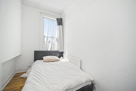 3 bedroom apartment to rent, Edgeley Road, Clapham, London, SW4