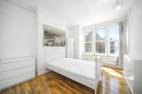 4 bedroom apartment to rent, Edgeley Road, Clapham, London, SW4