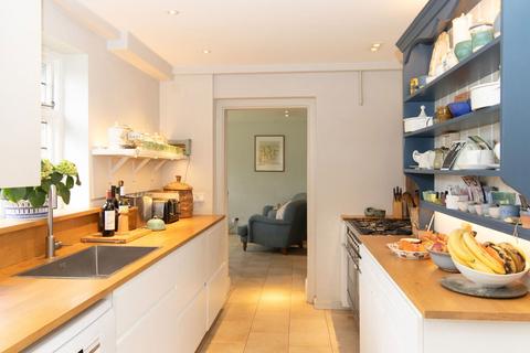 Field House Bishops Sutton Road, Alresford, SO24 9EJ