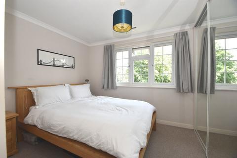 2 bedroom terraced house to rent, Hillcrest, WEYBRIDGE, KT13