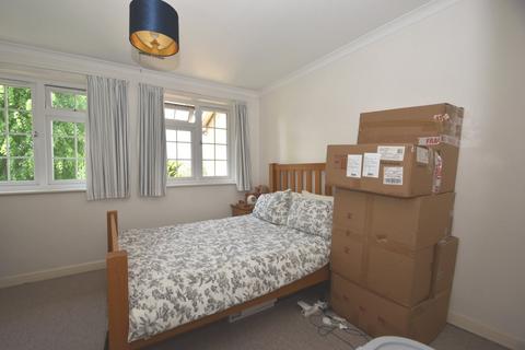 2 bedroom terraced house to rent, Hillcrest, WEYBRIDGE, KT13