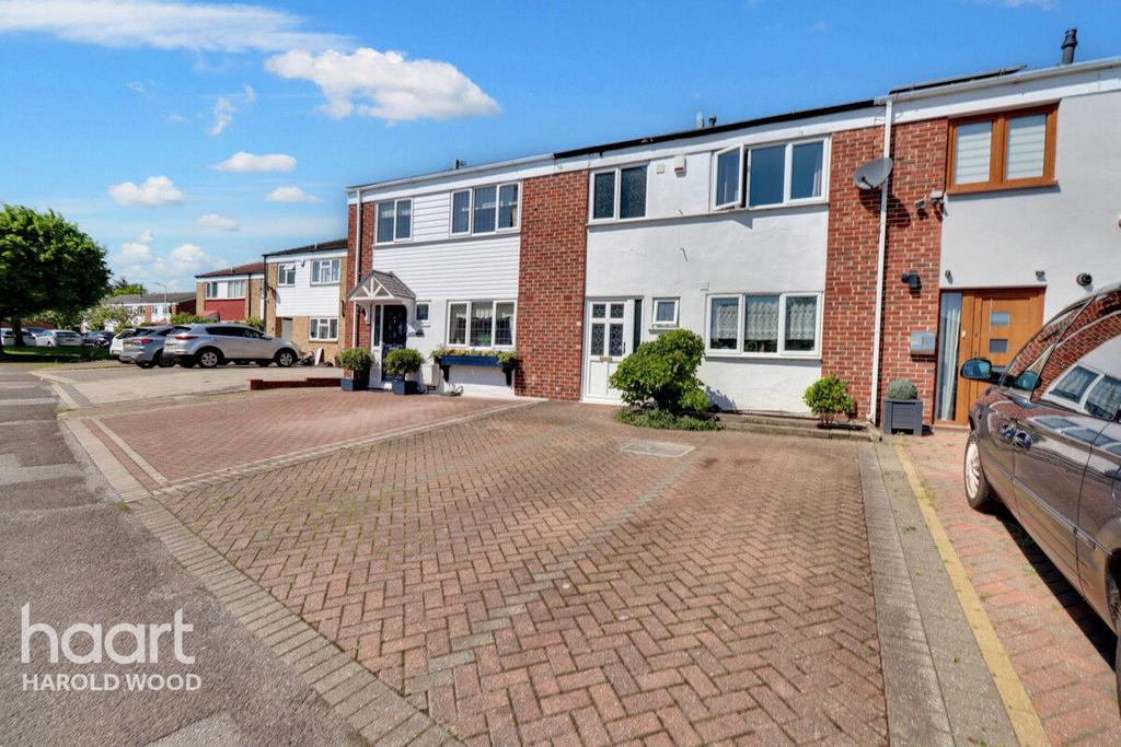Keats Avenue, Romford 3 bed terraced house for sale £400,000