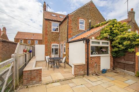 3 bedroom end of terrace house for sale, Caley Street, Heacham