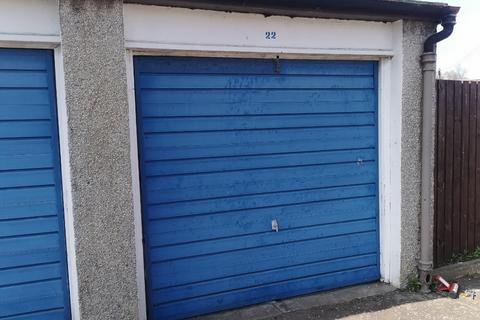 Garage to rent, Muirhouse Bank, Edinburgh EH4