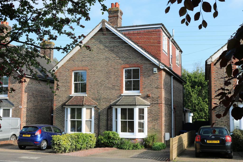 College Road, Haywards Heath, RH16 4 bed house for sale £575,000