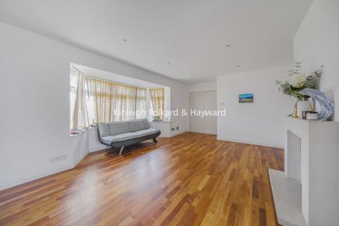 4 bedroom bungalow to rent, Hayes Lane Beckenham BR3