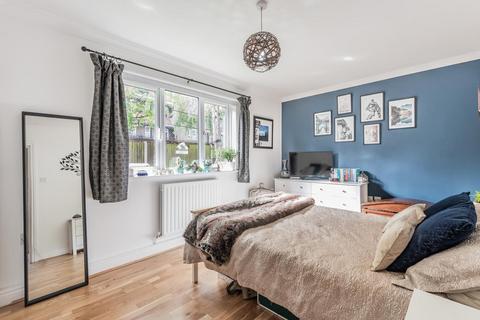 1 bedroom flat for sale, Courland Grove, Stockwell