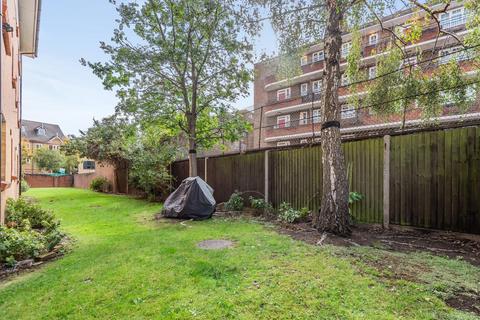 1 bedroom flat for sale, Courland Grove, Stockwell