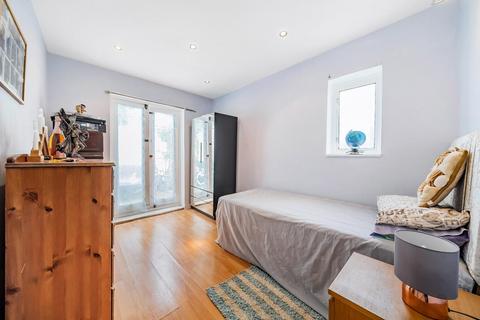5 Brenda Road, London, SW17 7DD