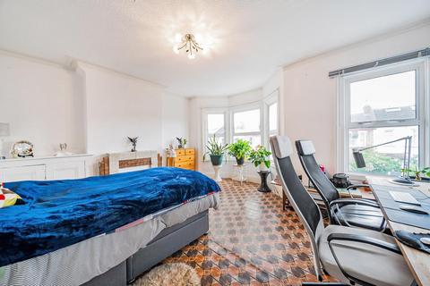 5 Brenda Road, London, SW17 7DD