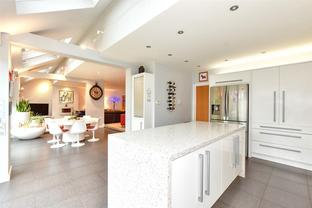 Kitchen & Dining Areas
