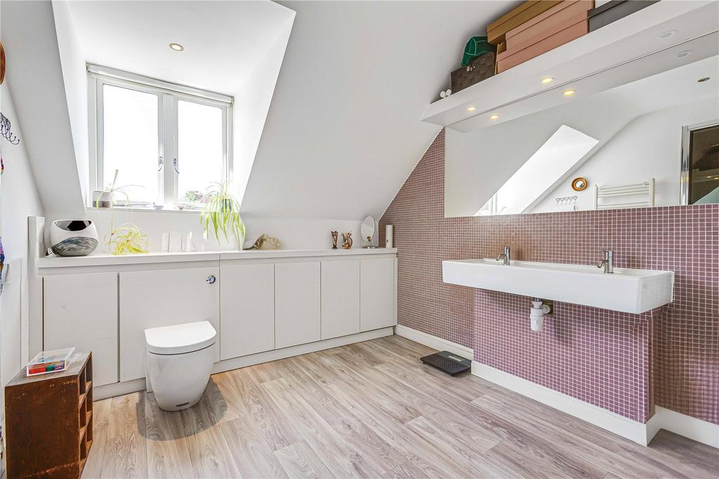 En-Suite Bathroom