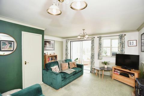 3 bedroom end of terrace house for sale, Simeon Way, Stone ST15
