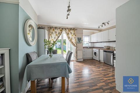 98 Bellevue Road, Romford, RM5 3AZ