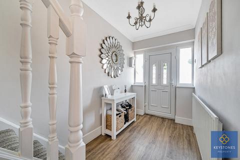 98 Bellevue Road, Romford, RM5 3AZ