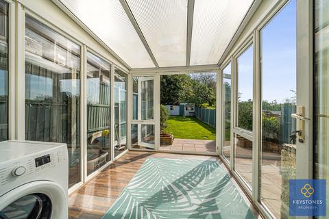 98 Bellevue Road, Romford, RM5 3AZ