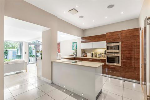 33 Shandon Road, London, SW4 9HS