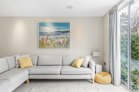 33 Shandon Road, London, SW4 9HS