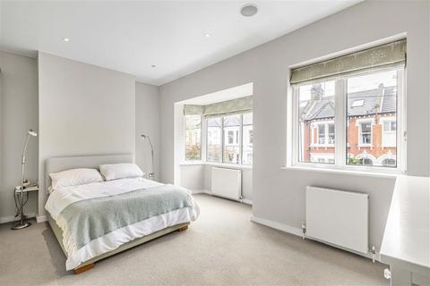 33 Shandon Road, London, SW4 9HS
